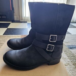 UGG .Black Women's Lorina Boots